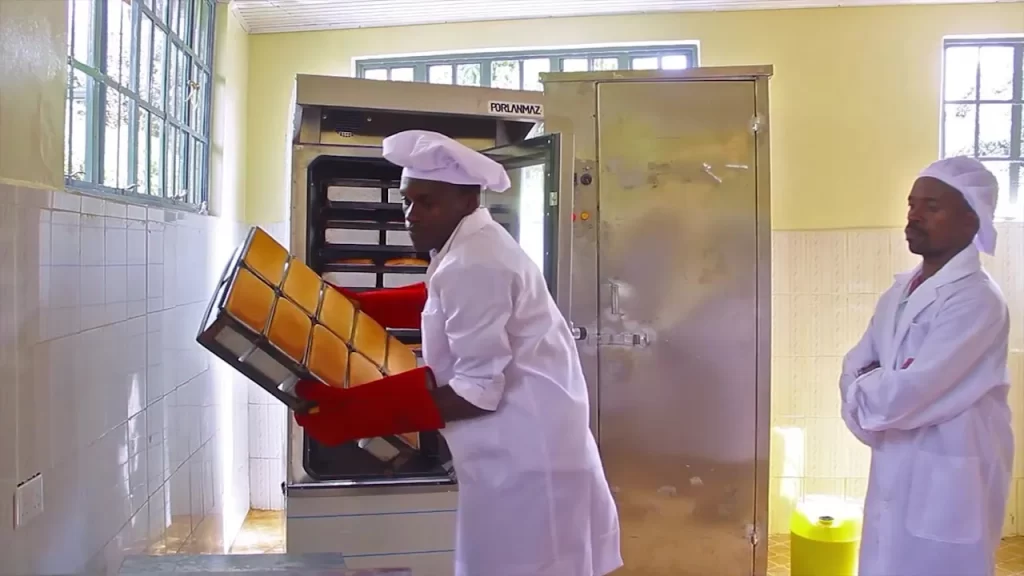 Baking bread with the convection oven at Earlybird Kindergarten